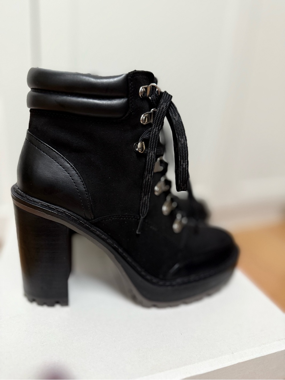 Jennifer Lopez Black Lace-Up Block Heel Ankle Boots - Picture 7 of 7